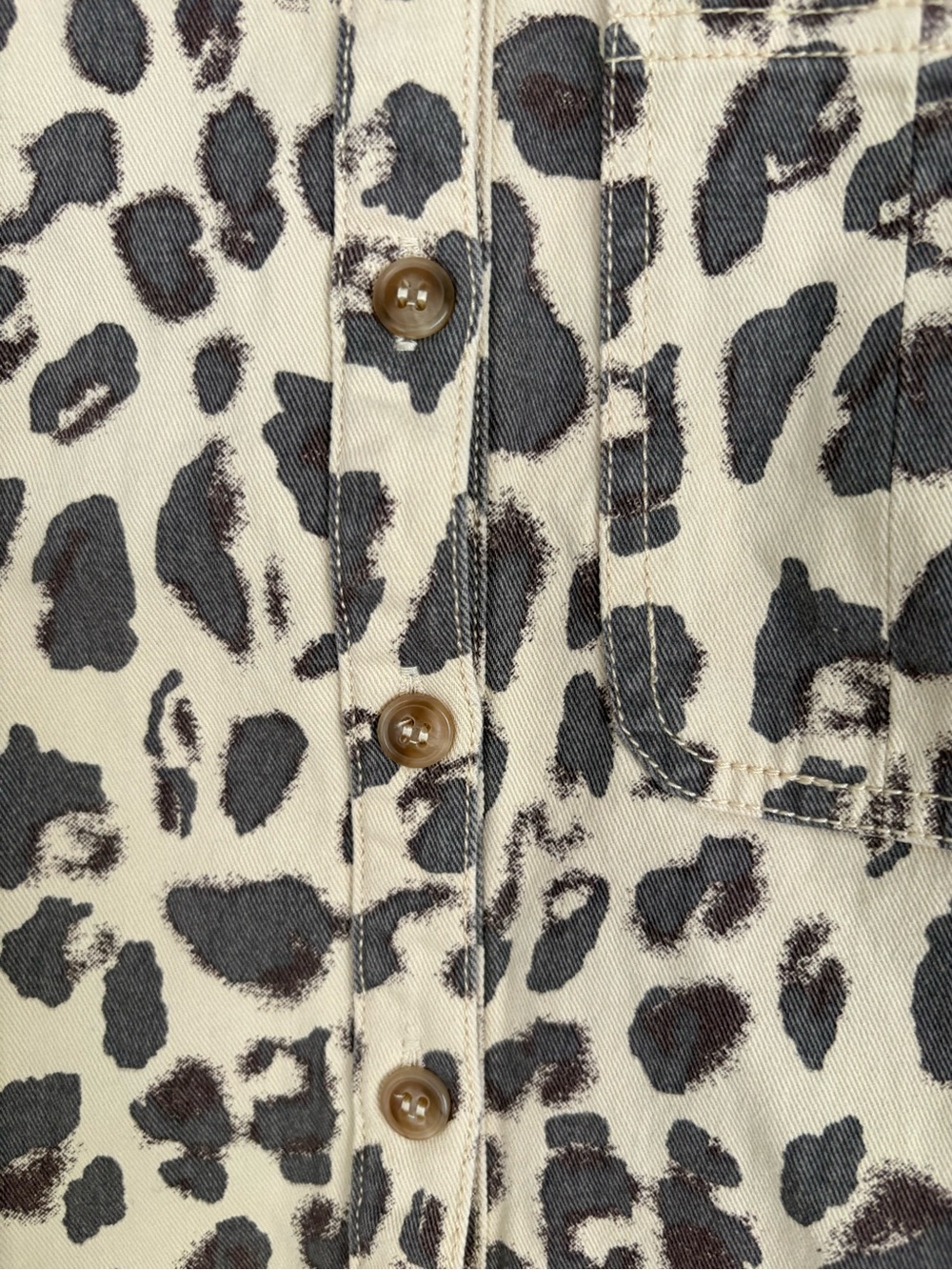❤️ Elegant entro Leopard-Print Sleeveless Button-Up Top - Beige & Black - Picture 6 of 8
